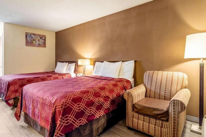 2 Double Beds (9 of 14)