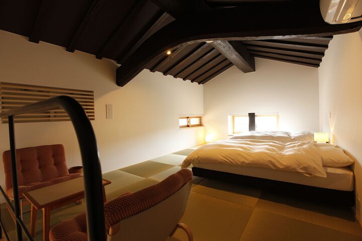 Room 2 of 83