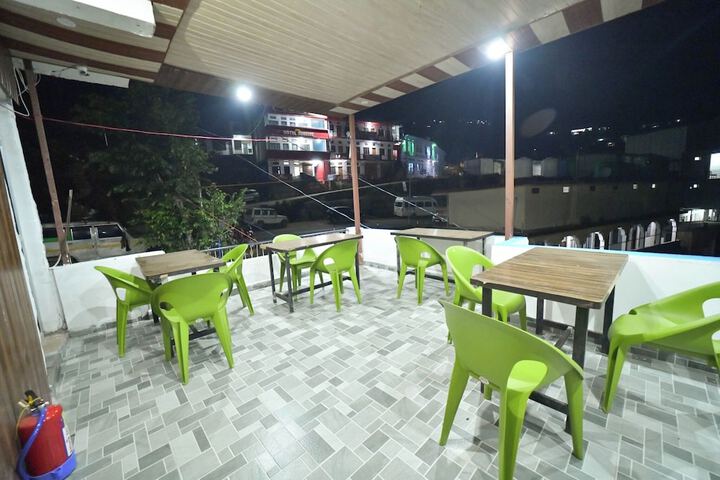 Dining 8 of 10