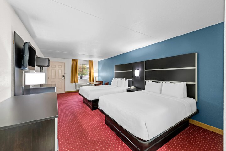 Room 6 of 84