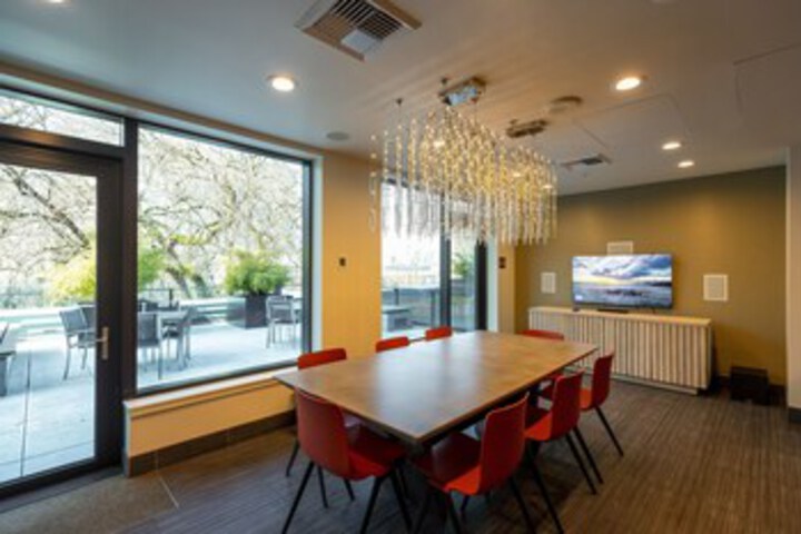 Business Center 11 of 47