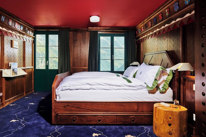 Room 16 of 33