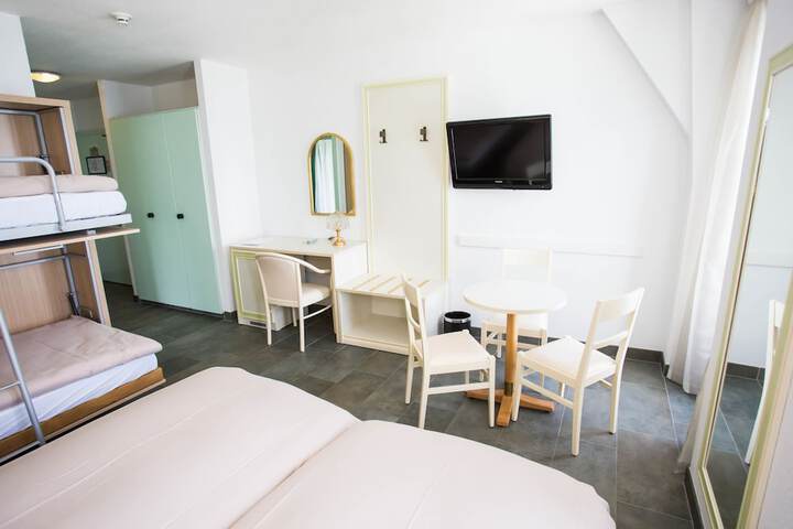 Room 10 of 63