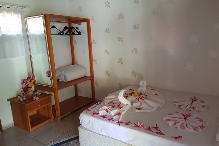 Room 11 of 102