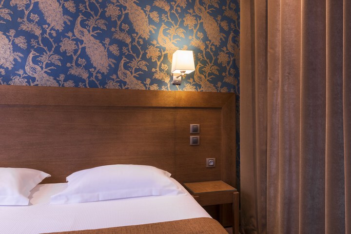 Room 9 of 34