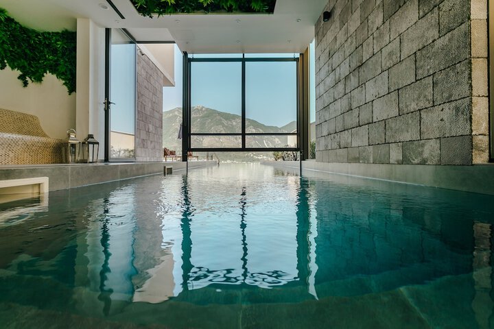 Pool 25 of 52