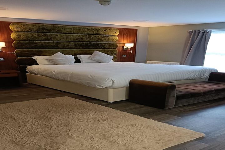 Room 33 of 69