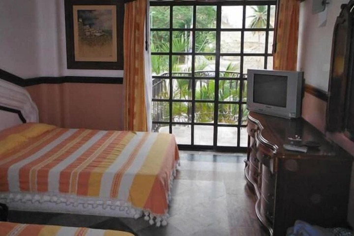 Room 10 of 36