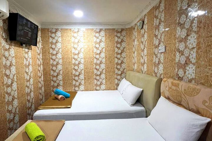 Room 10 of 18