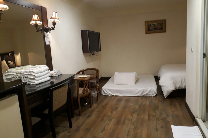 Room 13 of 31