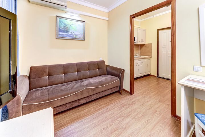 Room 11 of 30