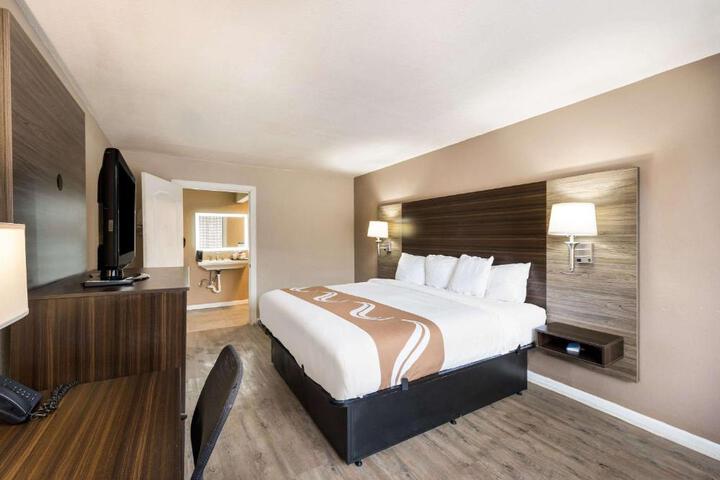 1 King Bed (6 of 13)