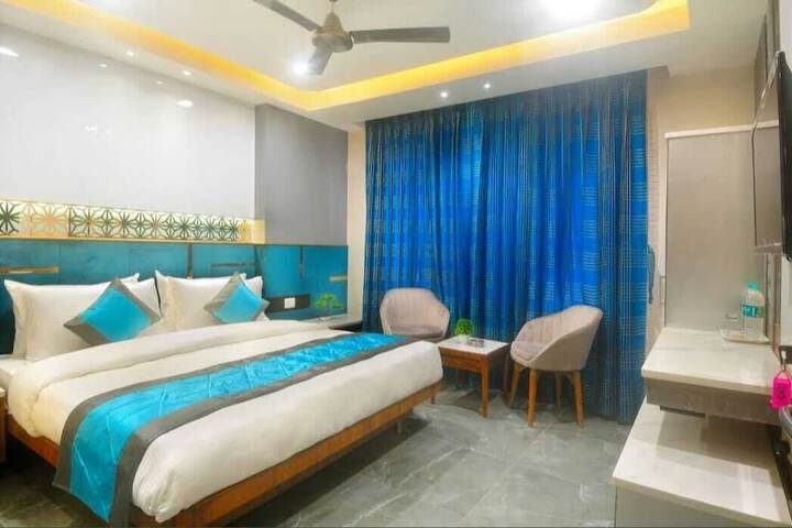 Room 4 of 13