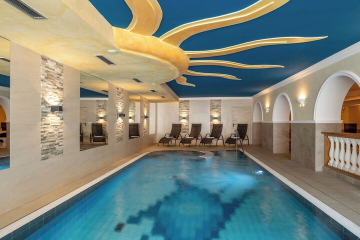 Pool Hotel