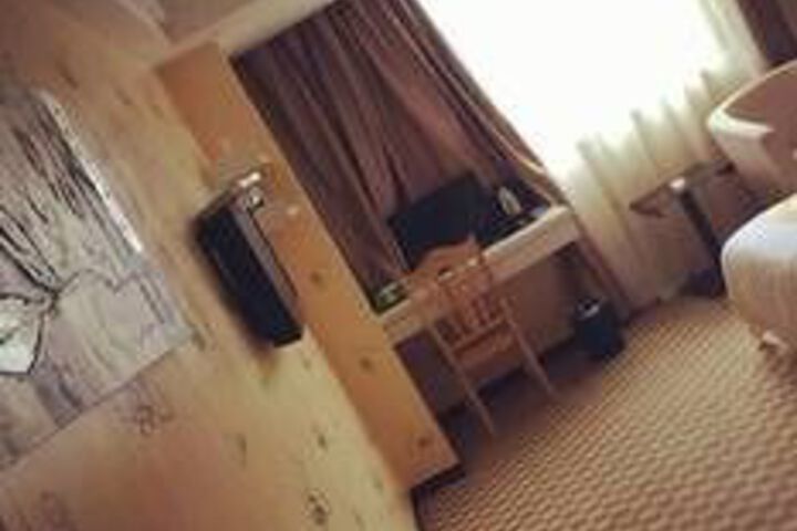 Room 14 of 83