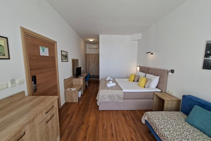 Room 6 of 43