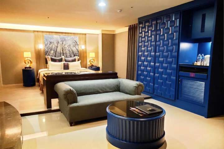 Room 27 of 68