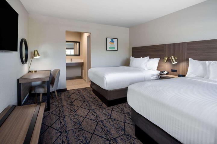 2 Double Beds (1 of 18)