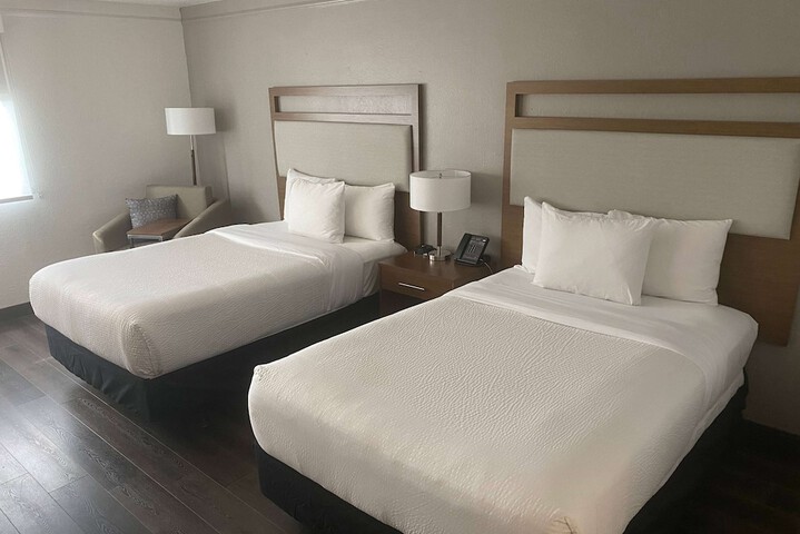 2 Double Beds (5 of 7)