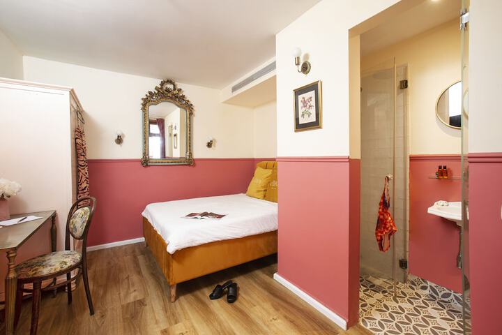 Room 29 of 61