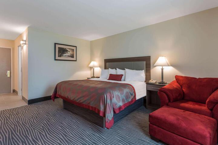 2 Queen Beds (6 of 9)