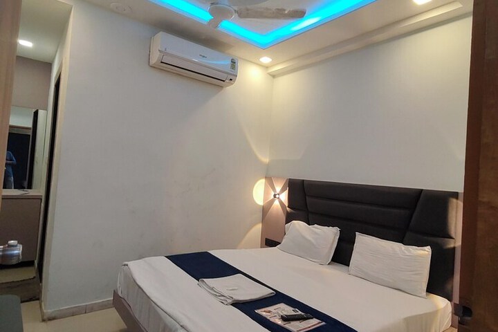 Room 6 of 20
