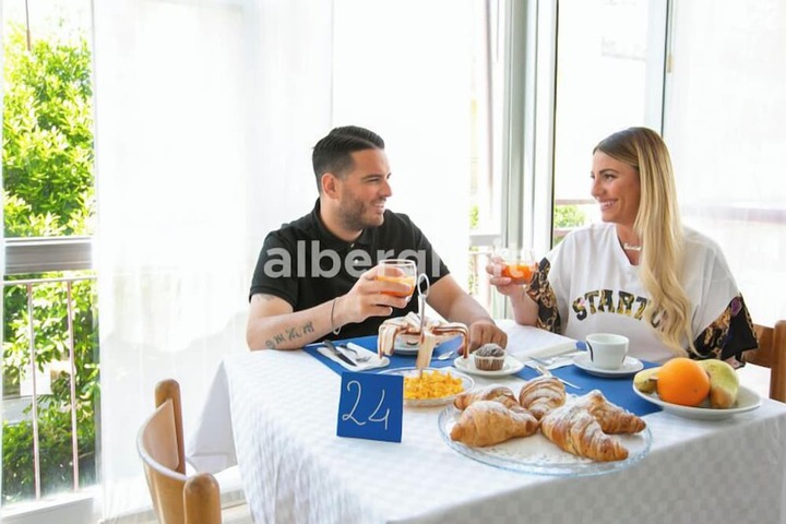 Breakfast/Coffee Service 24 of 45