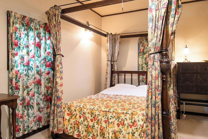 Room 2 of 48