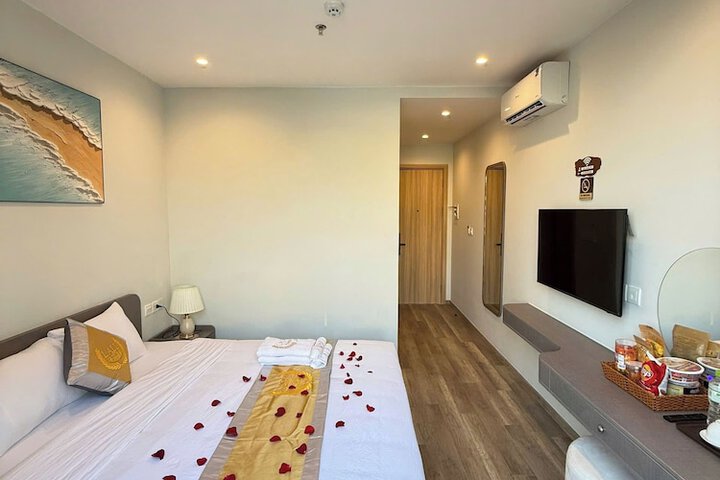 Room 10 of 32