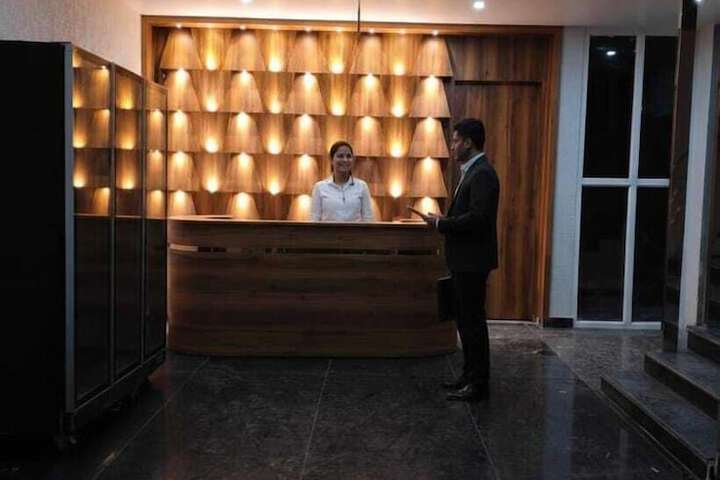 Xenious Opulent Hamirpur