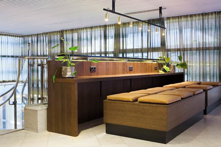 Entrance & Lobby