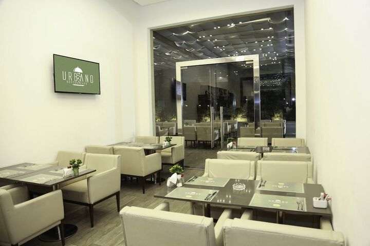 Dining 54 of 76