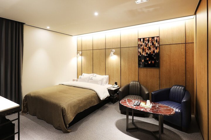 Room 2 of 74