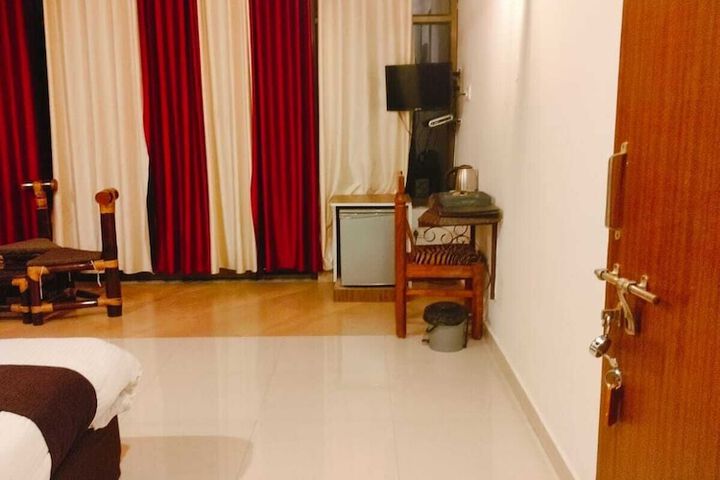 Room 27 of 96