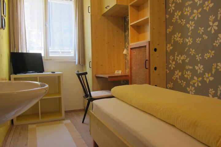 Room 7 of 24