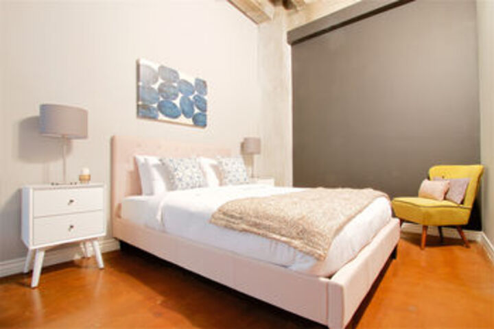 Room 6 of 14