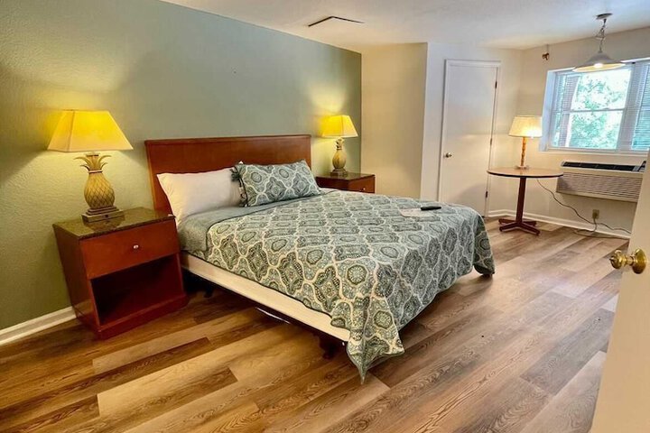 Room 25 of 98
