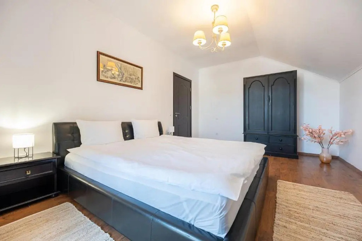 Room 5 of 14
