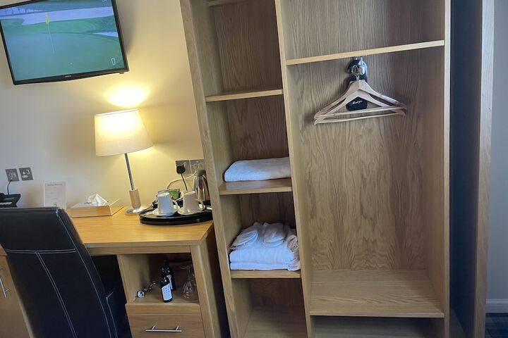 Room 6 of 66