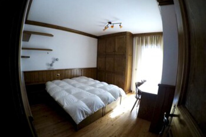 Room 11 of 43