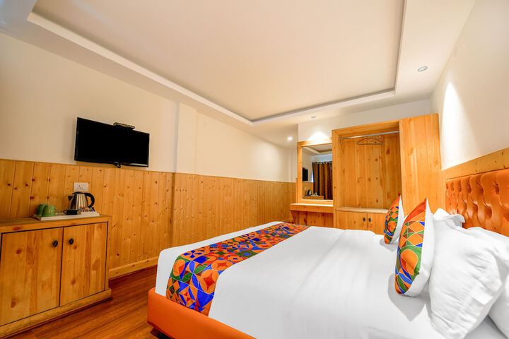Room 10 of 28