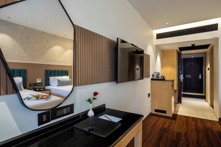 Room 8 of 28