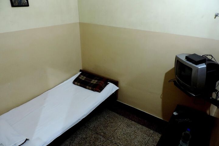 Room 5 of 14