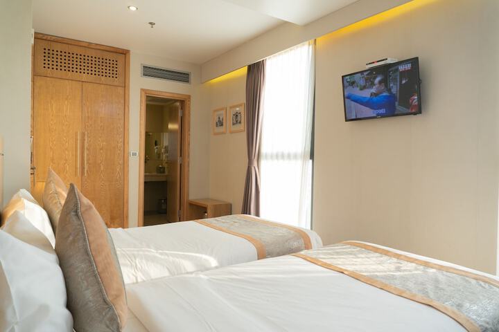 Room 10 of 98