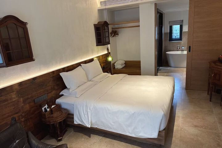 Room 84 of 147
