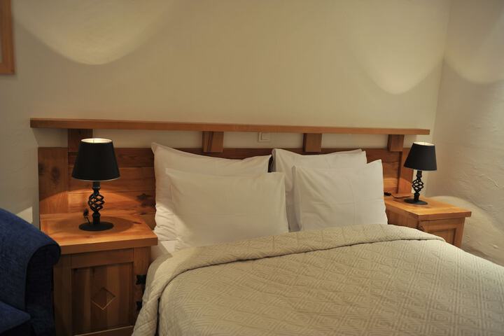 Room 4 of 53