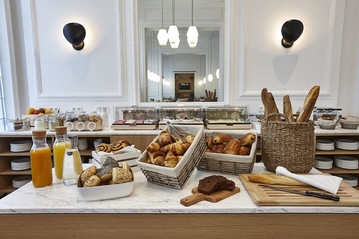 Breakfast/Coffee Service 24 of 39