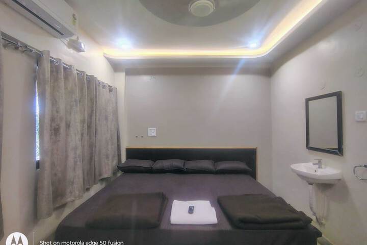 Room 14 of 33