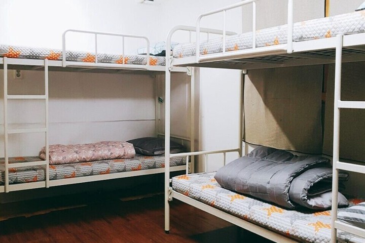Room 4 of 13
