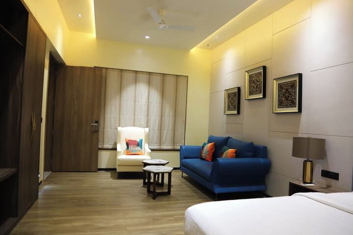 Room 32 of 48